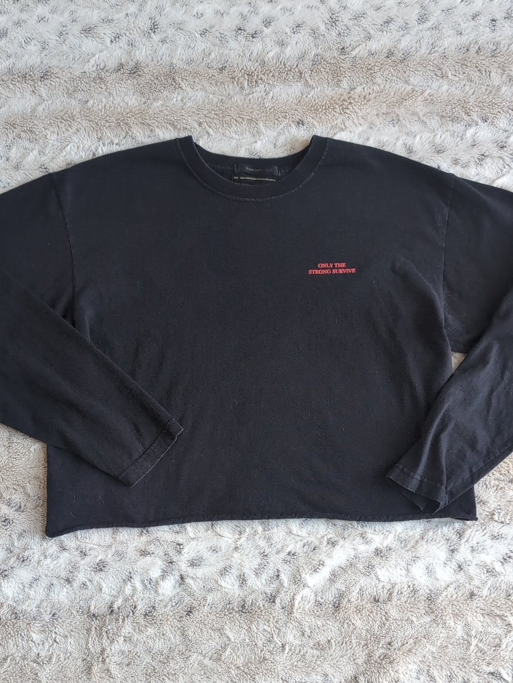 Urban Outfitters Light Before Dark Only The Strong Survive Cropped Long Sleeve - Picture 5 of 9
